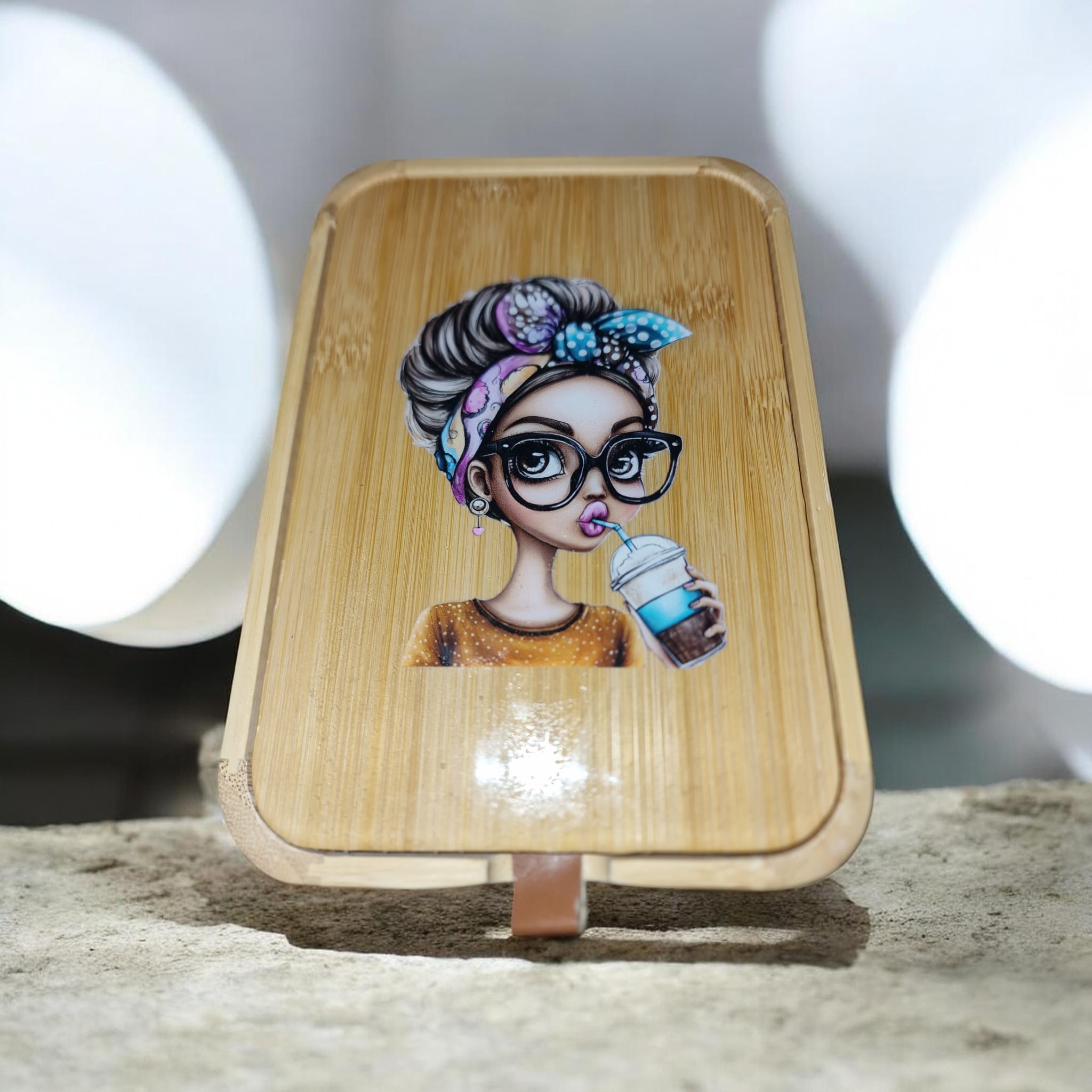 Boîte à Bijoux “Coffee Girl” – Élégance Moderne en Bambou