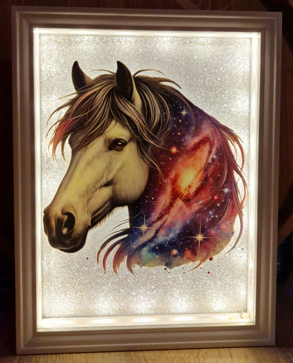 Cadre lumineux – Cheval cosmique