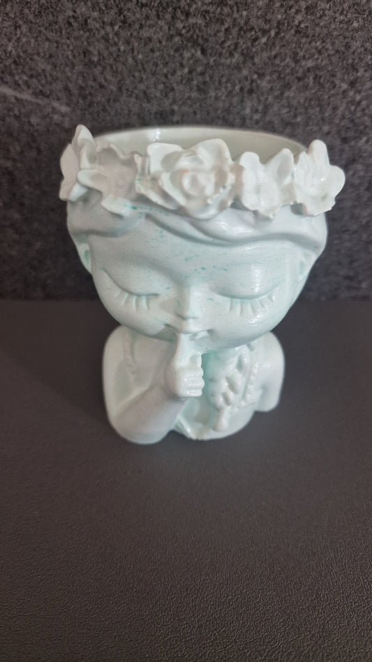 pot à plante petite fille