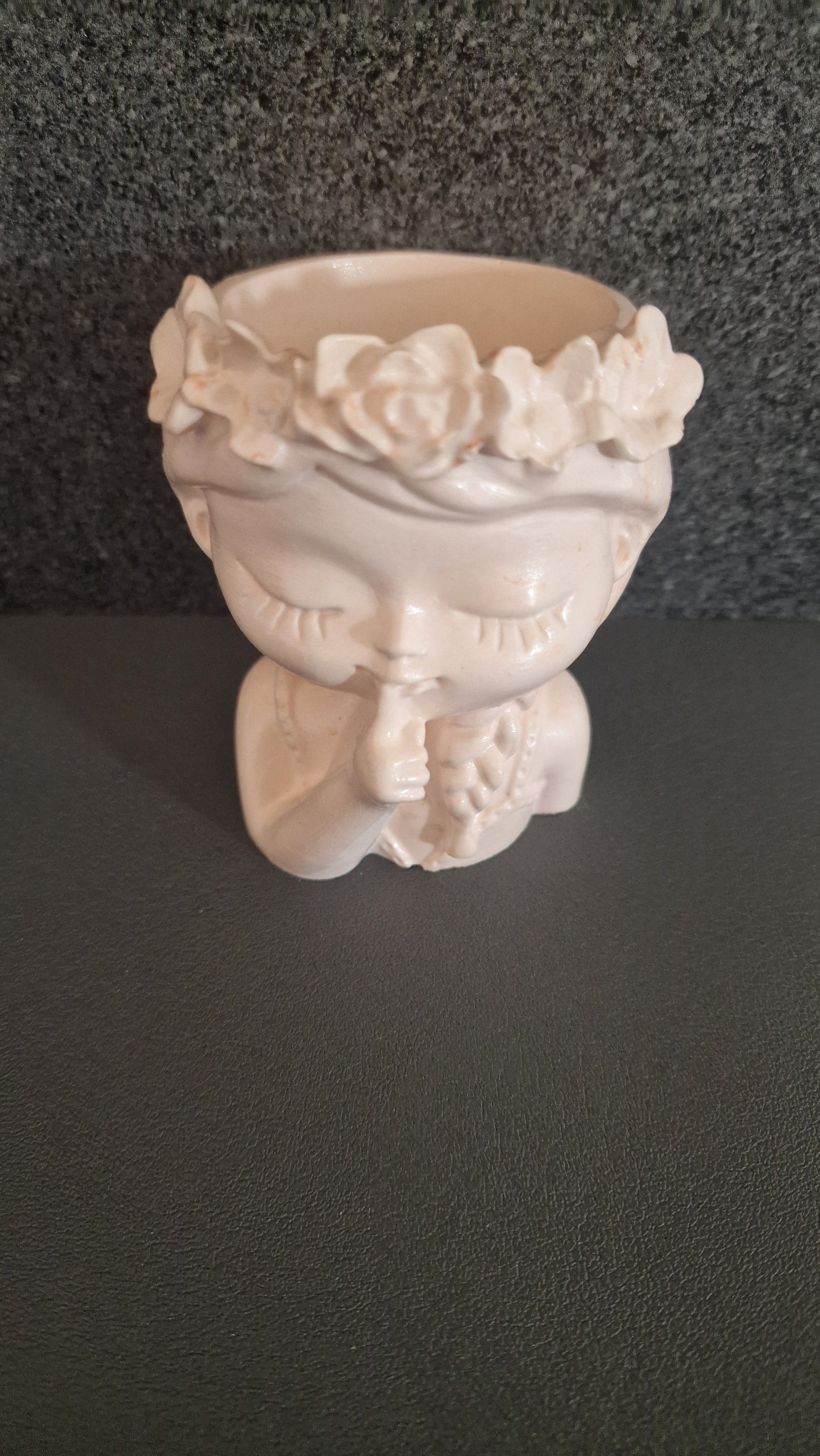 pot à plante petite fille