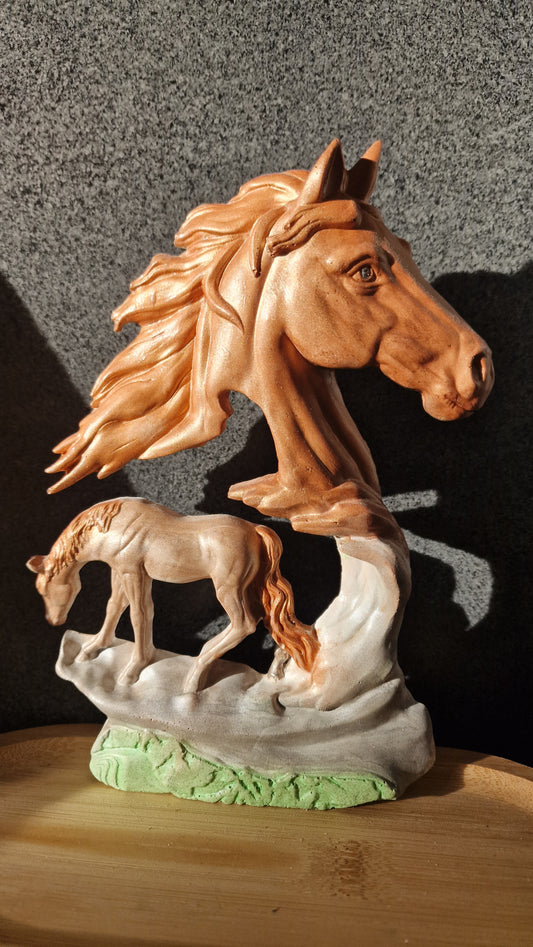 cheval sur socle en bois