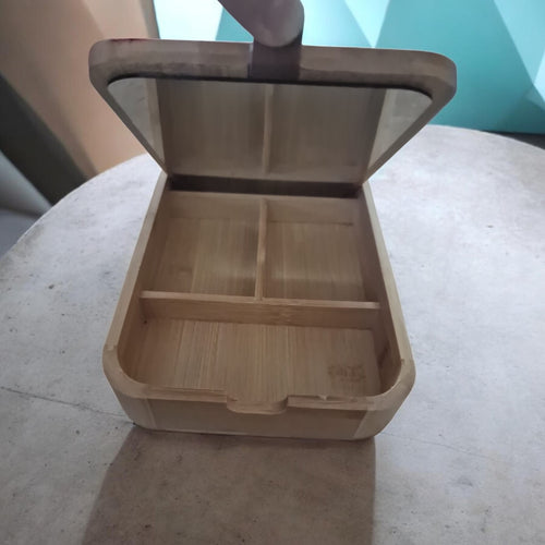 Boîte à Bijoux “Coffee Girl” – Élégance Moderne en Bambou