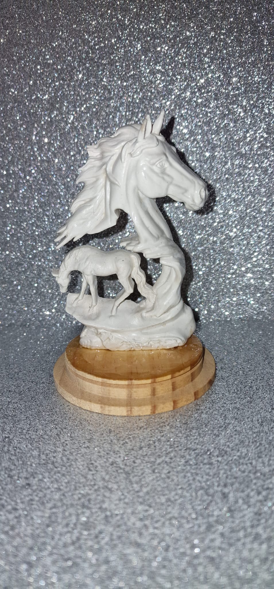 Décoration cheval sur socle en bois